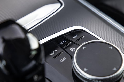 BMW X5 xDrive45e CARPLAY / CAMERA / DEALER ONDERHOUDEN /  LEER / STOELVERWARMING / BLACK ON BLACK