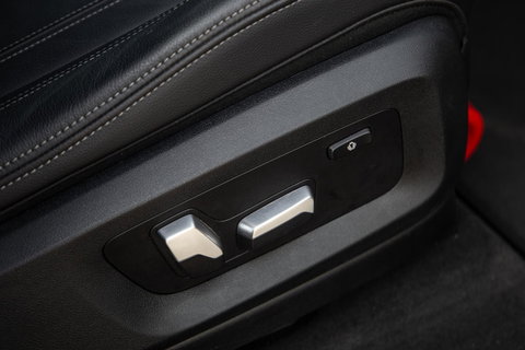 BMW X5 xDrive45e CARPLAY / CAMERA / DEALER ONDERHOUDEN /  LEER / STOELVERWARMING / BLACK ON BLACK