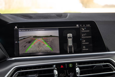 BMW X5 xDrive45e CARPLAY / CAMERA / DEALER ONDERHOUDEN /  LEER / STOELVERWARMING / BLACK ON BLACK