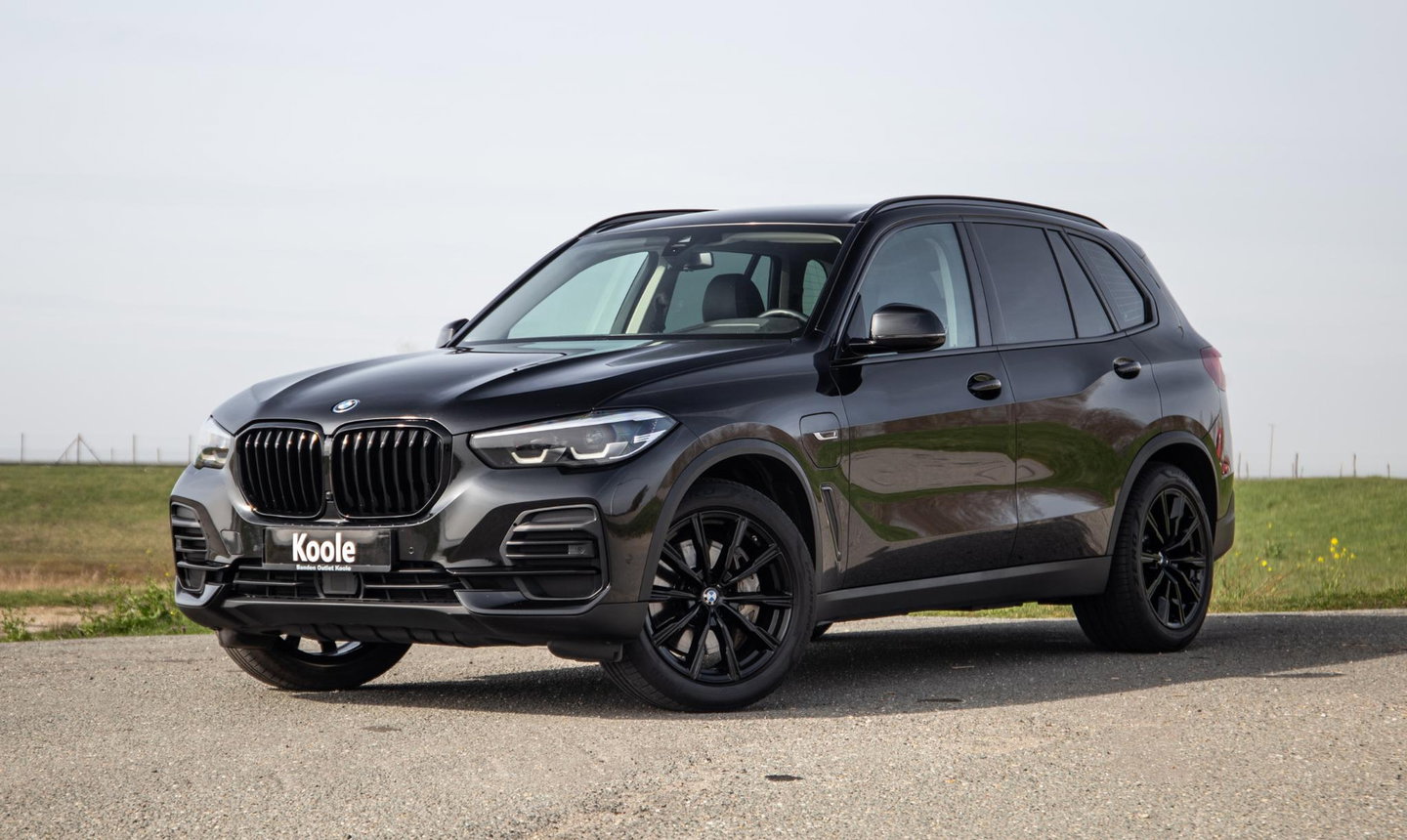 BMW X5 xDrive45e CARPLAY / CAMERA / DEALER ONDERHOUDEN /  LEER / STOELVERWARMING / BLACK ON BLACK