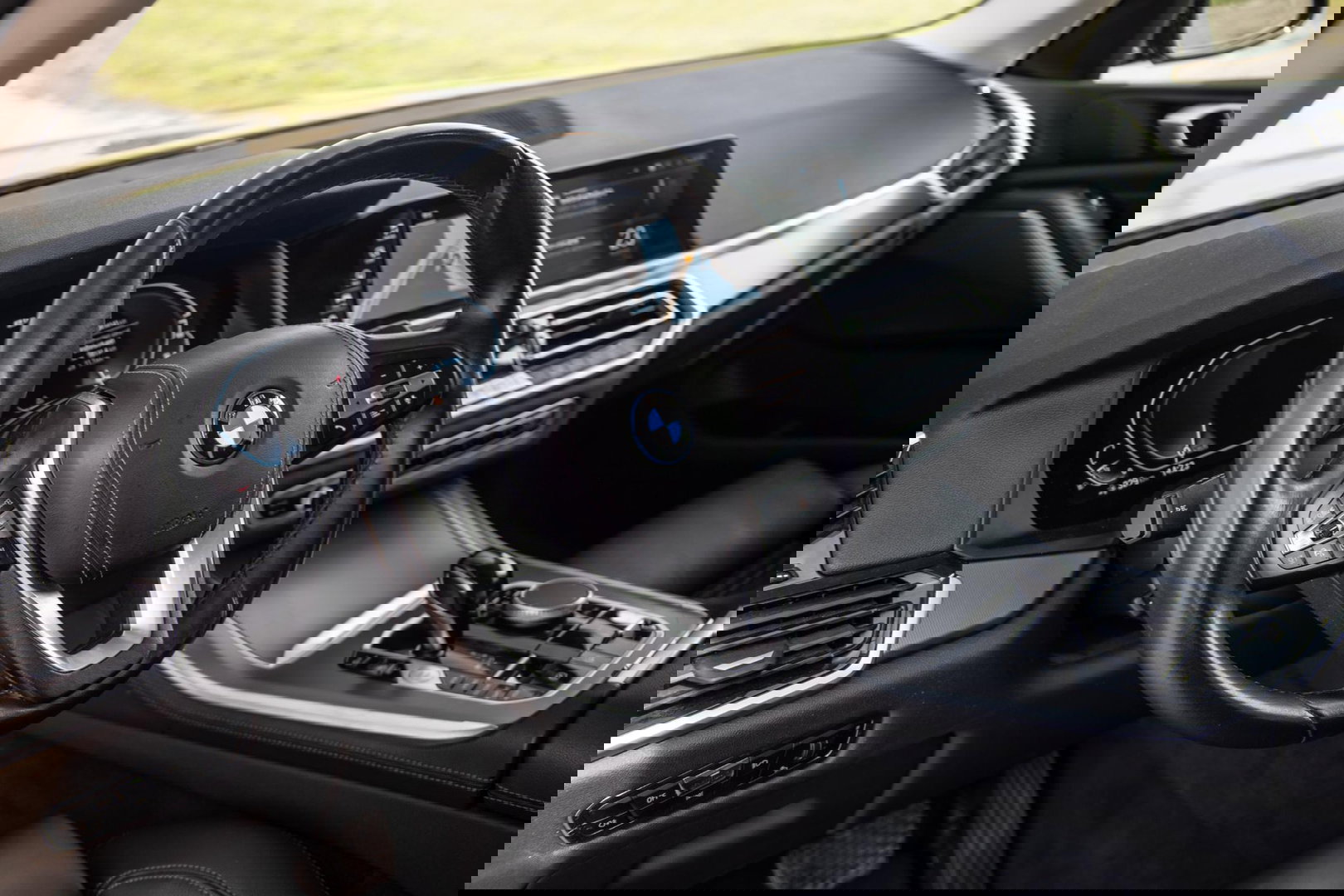 BMW X5 xDrive45e CARPLAY / CAMERA / DEALER ONDERHOUDEN /  LEER / STOELVERWARMING / BLACK ON BLACK