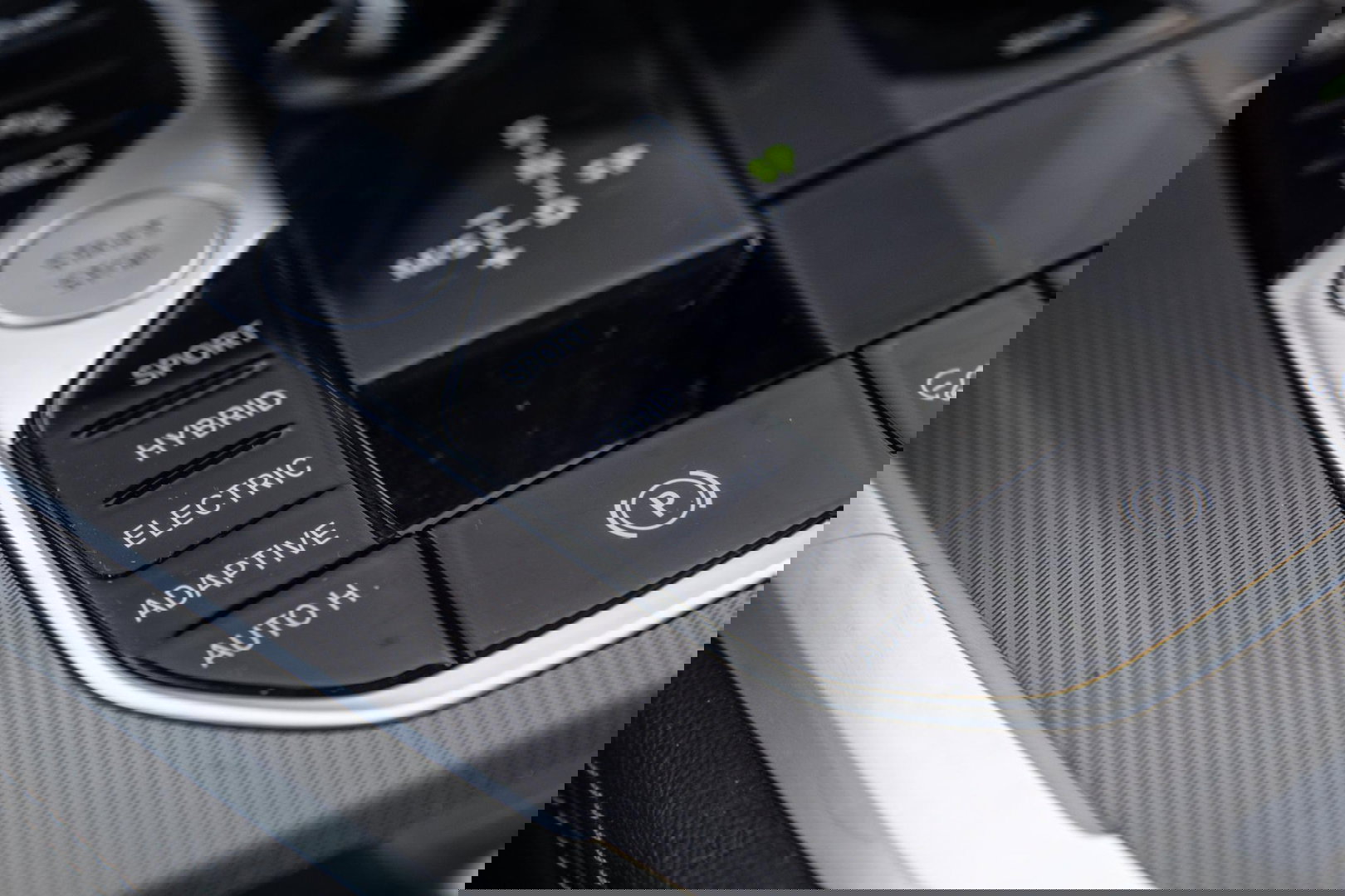 BMW X5 xDrive45e CARPLAY / CAMERA / DEALER ONDERHOUDEN /  LEER / STOELVERWARMING / BLACK ON BLACK