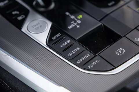 BMW X5 xDrive45e CARPLAY / CAMERA / DEALER ONDERHOUDEN /  LEER / STOELVERWARMING / BLACK ON BLACK