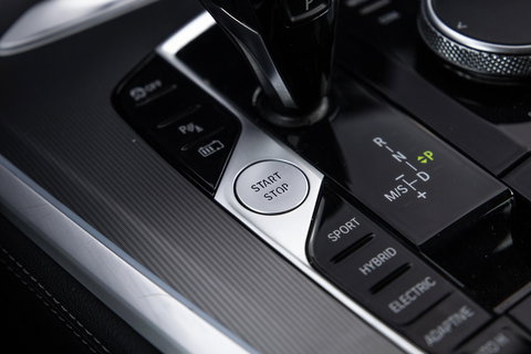 BMW X5 xDrive45e CARPLAY / CAMERA / DEALER ONDERHOUDEN /  LEER / STOELVERWARMING / BLACK ON BLACK