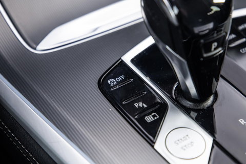 BMW X5 xDrive45e CARPLAY / CAMERA / DEALER ONDERHOUDEN /  LEER / STOELVERWARMING / BLACK ON BLACK