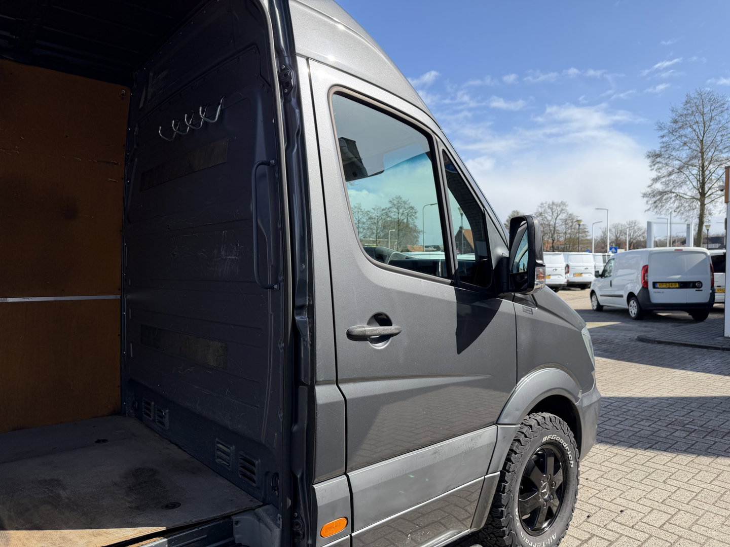 Mercedes-Benz Sprinter 314 2.2 CDI 366 HD L2H2 / automaat / trekhaak 3500 kg / euro 6 / bpm vrij / vaste prijs rijklaar € 16.950 ex btw / grijs metallic / airco / cruise control
