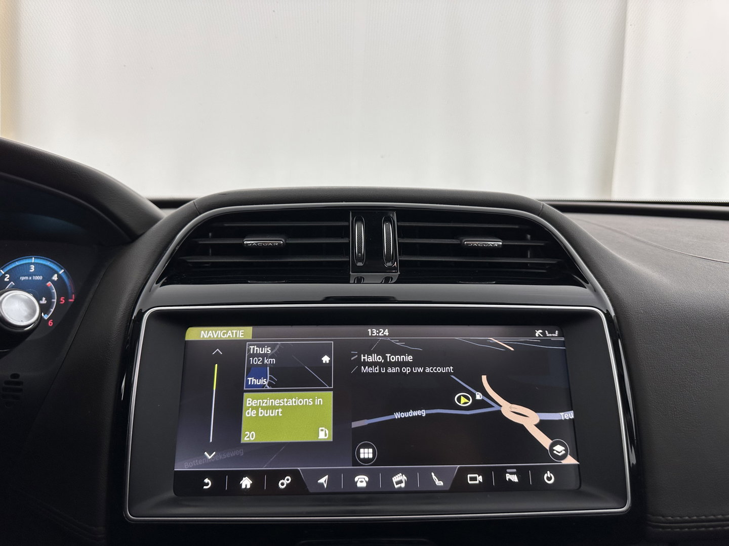 Jaguar F-Pace 3.0d First Edition AWD Aut. *PANO | LEATHER | XENON | MEMORY-PACK | DIGI-COCKPIT | MERIDIAN-SOUND | NAVI-FULLMAP | CAMERA | HEATED-COMFORTSEATS | AMBIENT-LIGHT | SHIFT-PADDLES | ECC | PDC | CRUISE | TOWBAR |  20''A