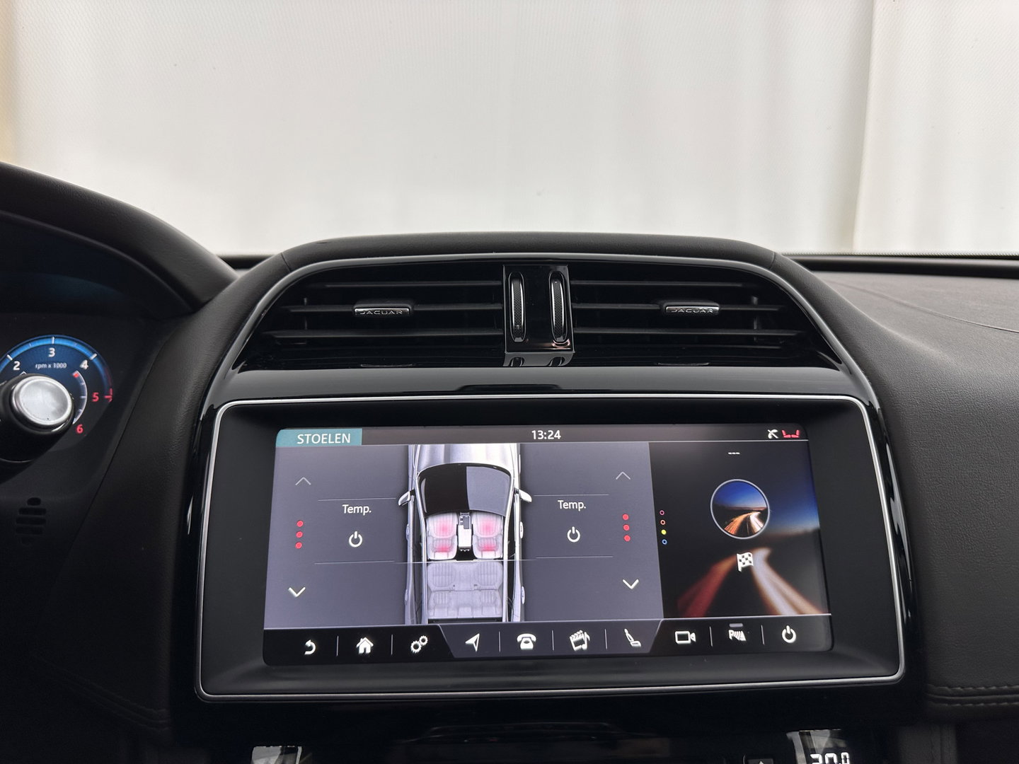 Jaguar F-Pace 3.0d First Edition AWD Aut. *PANO | LEATHER | XENON | MEMORY-PACK | DIGI-COCKPIT | MERIDIAN-SOUND | NAVI-FULLMAP | CAMERA | HEATED-COMFORTSEATS | AMBIENT-LIGHT | SHIFT-PADDLES | ECC | PDC | CRUISE | TOWBAR |  20''A