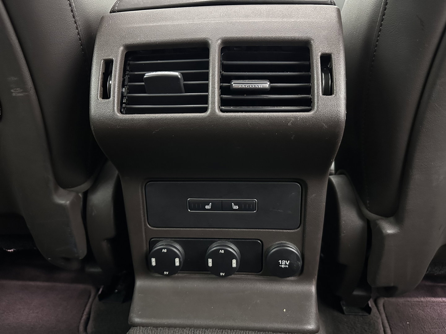 Jaguar F-Pace 3.0d First Edition AWD Aut. *PANO | LEATHER | XENON | MEMORY-PACK | DIGI-COCKPIT | MERIDIAN-SOUND | NAVI-FULLMAP | CAMERA | HEATED-COMFORTSEATS | AMBIENT-LIGHT | SHIFT-PADDLES | ECC | PDC | CRUISE | TOWBAR |  20''A