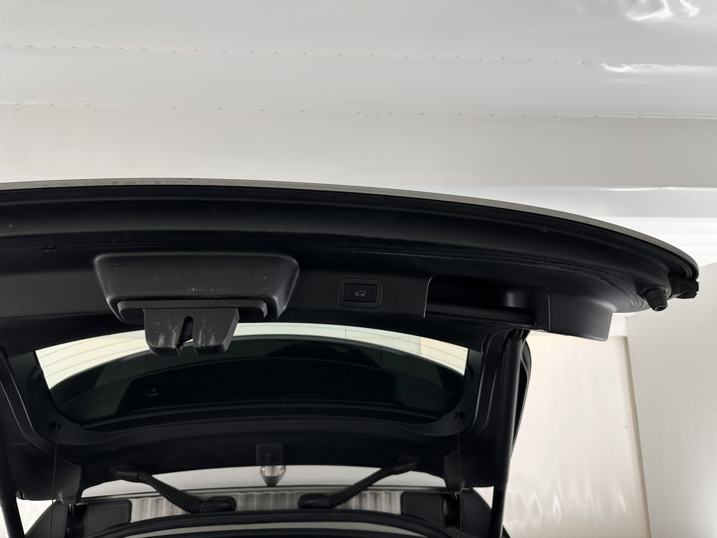 Jaguar F-Pace 3.0d First Edition AWD Aut. *PANO | LEATHER | XENON | MEMORY-PACK | DIGI-COCKPIT | MERIDIAN-SOUND | NAVI-FULLMAP | CAMERA | HEATED-COMFORTSEATS | AMBIENT-LIGHT | SHIFT-PADDLES | ECC | PDC | CRUISE | TOWBAR |  20''A