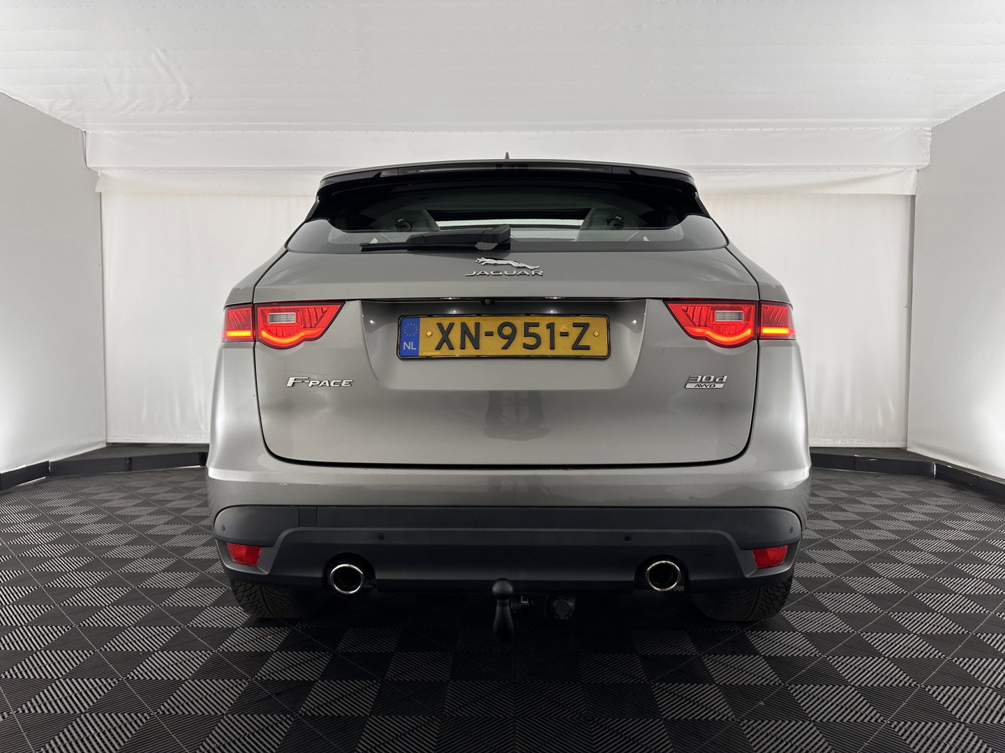 Jaguar F-Pace 3.0d First Edition AWD Aut. *PANO | LEATHER | XENON | MEMORY-PACK | DIGI-COCKPIT | MERIDIAN-SOUND | NAVI-FULLMAP | CAMERA | HEATED-COMFORTSEATS | AMBIENT-LIGHT | SHIFT-PADDLES | ECC | PDC | CRUISE | TOWBAR |  20''A