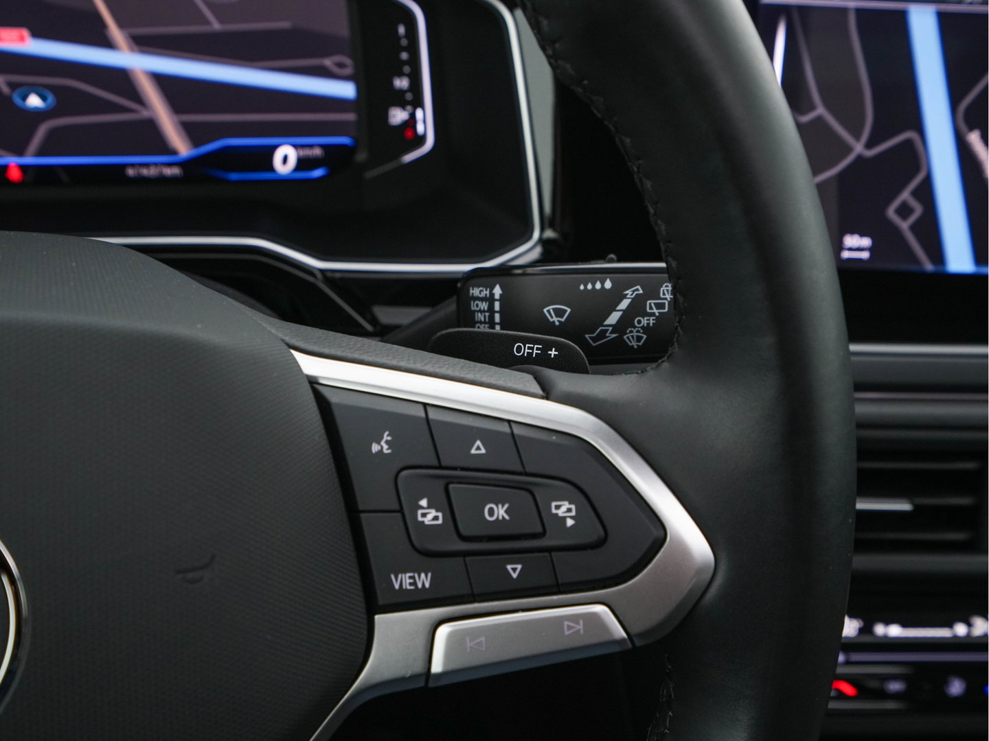 Volkswagen Taigo 1.5 TSI R-Line Aut. *PANO | ADAPTIVE-CRUISE | FULL-LED | BLINDSPOT | HEATED-SPORTSEATS | DIGI-COCKPIT | PRIVACY-GLASS | SHIFT-PADDLES | CAMERA | KEYLESS | NAVI-FULLMAP | ECC | PDC | 18''ALU*