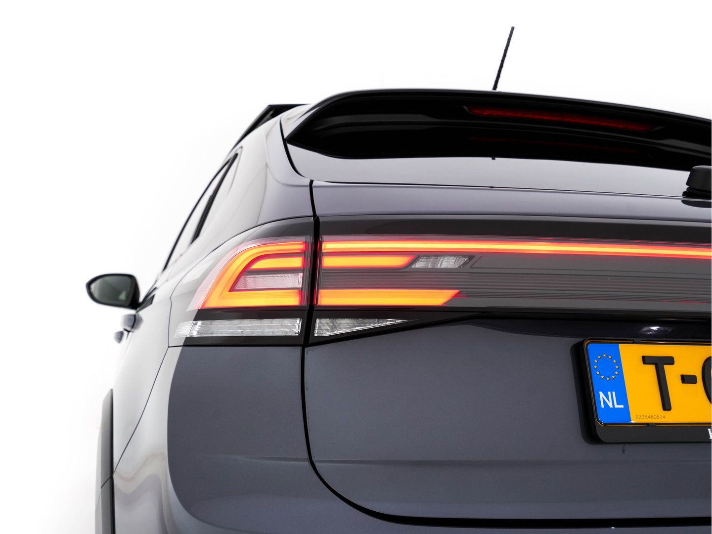 Volkswagen Taigo 1.5 TSI R-Line Aut. *PANO | ADAPTIVE-CRUISE | FULL-LED | BLINDSPOT | HEATED-SPORTSEATS | DIGI-COCKPIT | PRIVACY-GLASS | SHIFT-PADDLES | CAMERA | KEYLESS | NAVI-FULLMAP | ECC | PDC | 18''ALU*