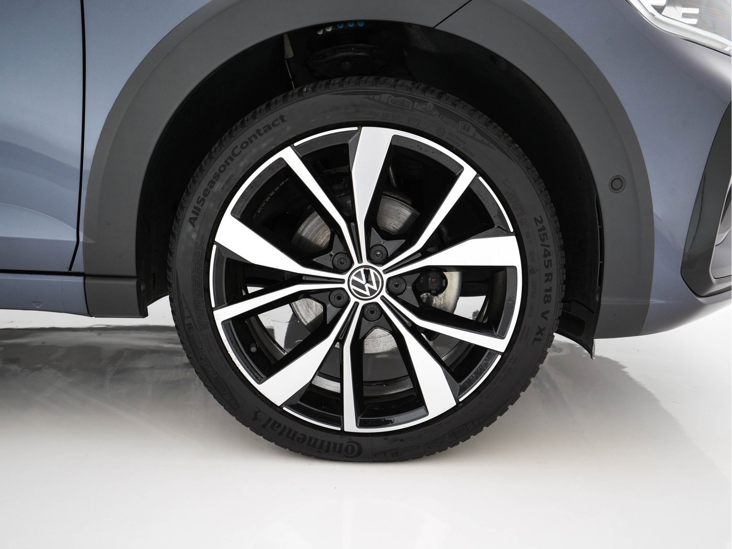 Volkswagen Taigo 1.5 TSI R-Line Aut. *PANO | ADAPTIVE-CRUISE | FULL-LED | BLINDSPOT | HEATED-SPORTSEATS | DIGI-COCKPIT | PRIVACY-GLASS | SHIFT-PADDLES | CAMERA | KEYLESS | NAVI-FULLMAP | ECC | PDC | 18''ALU*