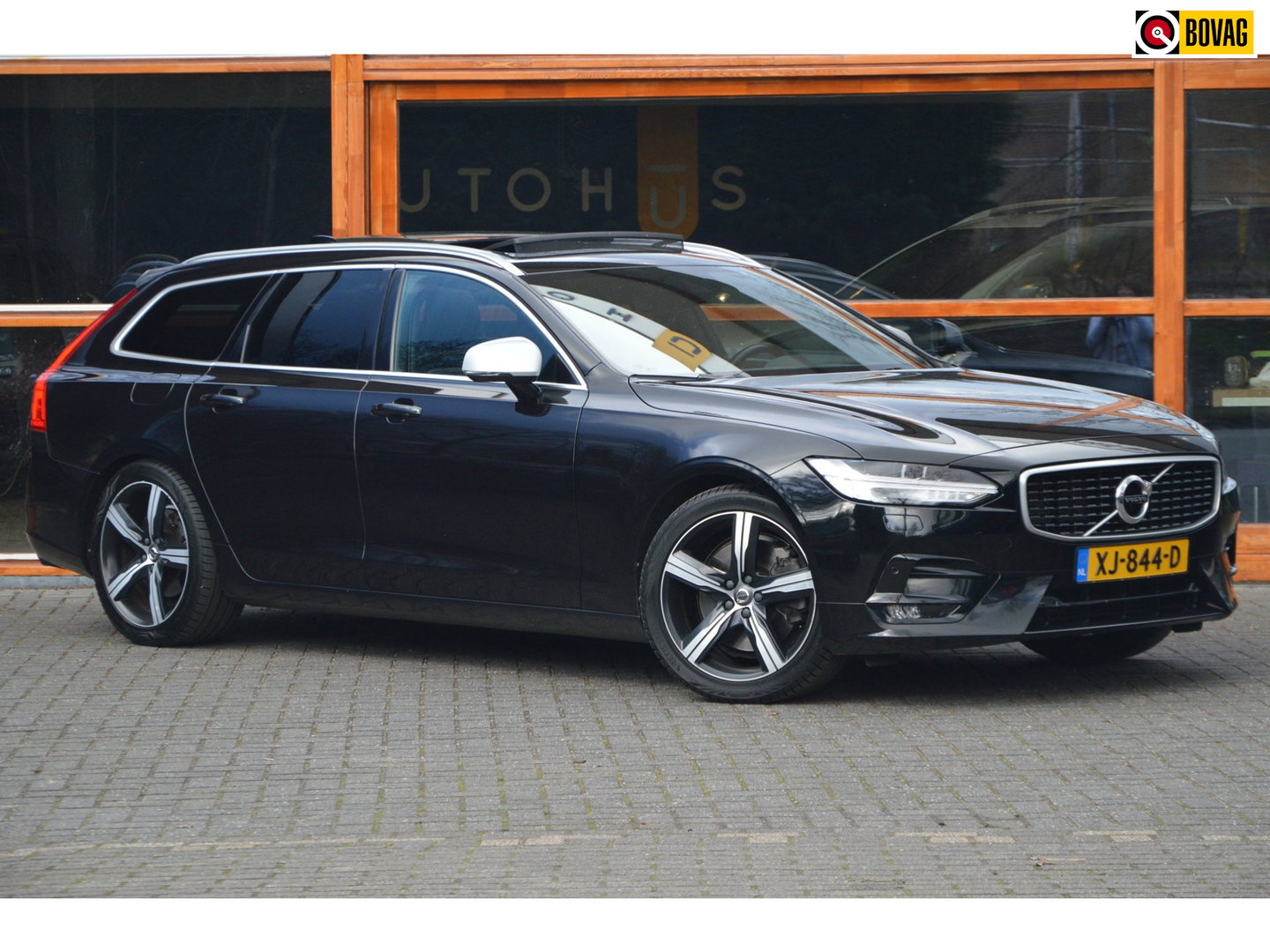 Volvo V90 T5 R-Design | Panormadak | Head-Up Display | Trekhaak | Stoelverwarming | Camera | Adaptive Cruise |