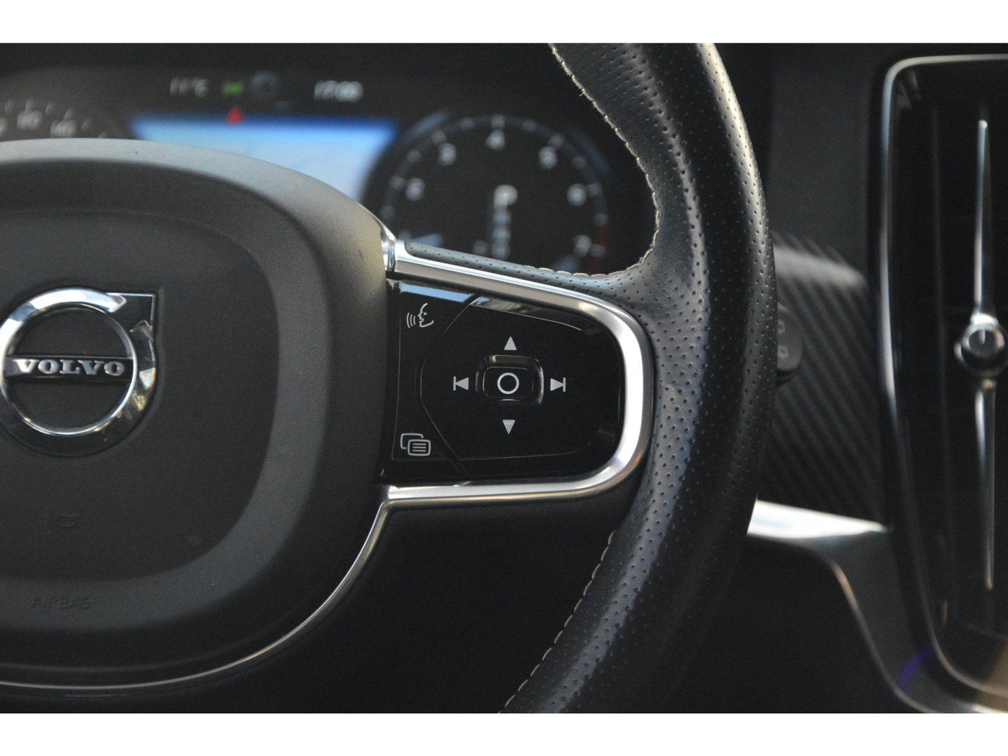 Volvo V90 T5 R-Design | Panormadak | Head-Up Display | Trekhaak | Stoelverwarming | Camera | Adaptive Cruise |