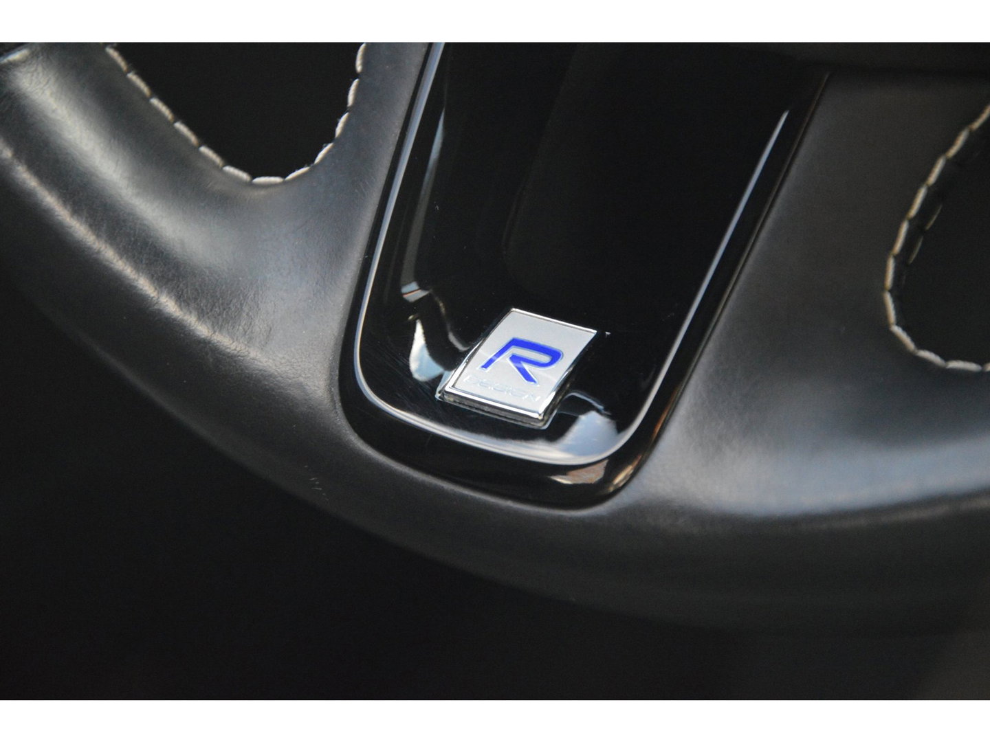 Volvo V90 T5 R-Design | Panormadak | Head-Up Display | Trekhaak | Stoelverwarming | Camera | Adaptive Cruise |