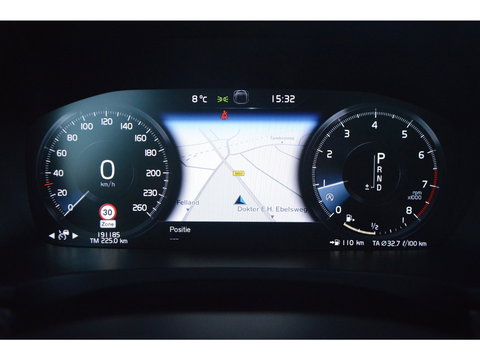 Volvo V90 T5 R-Design | Panormadak | Head-Up Display | Trekhaak | Stoelverwarming | Camera | Adaptive Cruise |