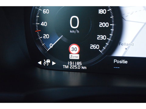 Volvo V90 T5 R-Design | Panormadak | Head-Up Display | Trekhaak | Stoelverwarming | Camera | Adaptive Cruise |