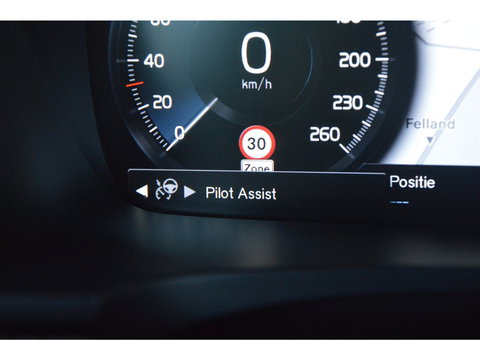 Volvo V90 T5 R-Design | Panormadak | Head-Up Display | Trekhaak | Stoelverwarming | Camera | Adaptive Cruise |