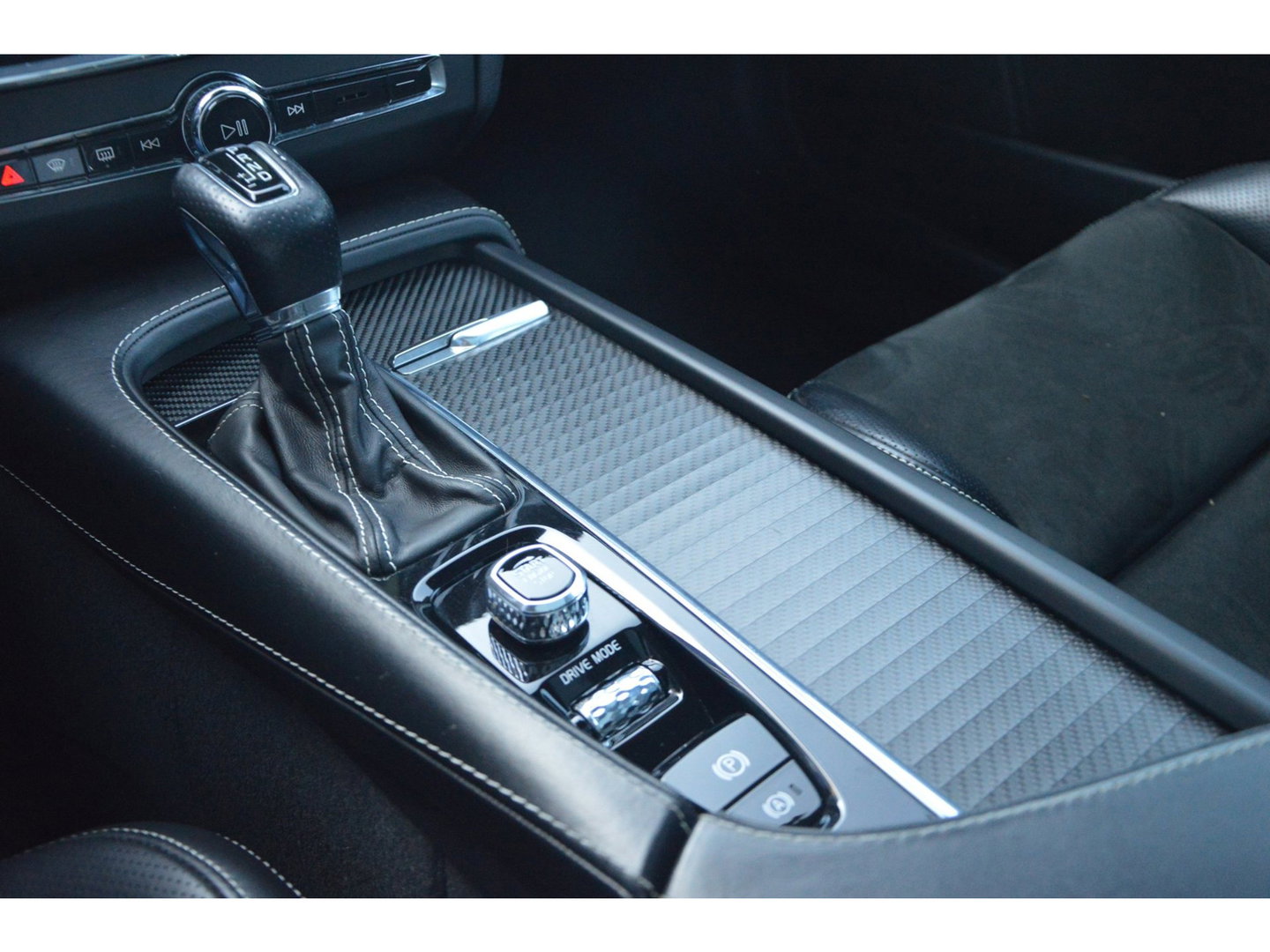 Volvo V90 T5 R-Design | Panormadak | Head-Up Display | Trekhaak | Stoelverwarming | Camera | Adaptive Cruise |