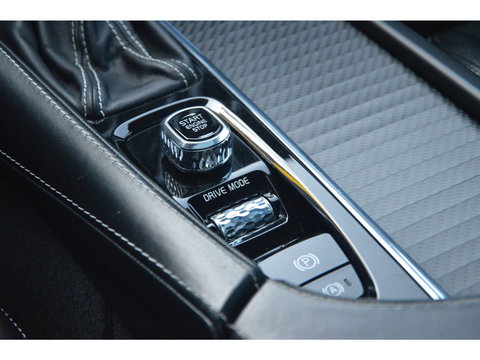 Volvo V90 T5 R-Design | Panormadak | Head-Up Display | Trekhaak | Stoelverwarming | Camera | Adaptive Cruise |