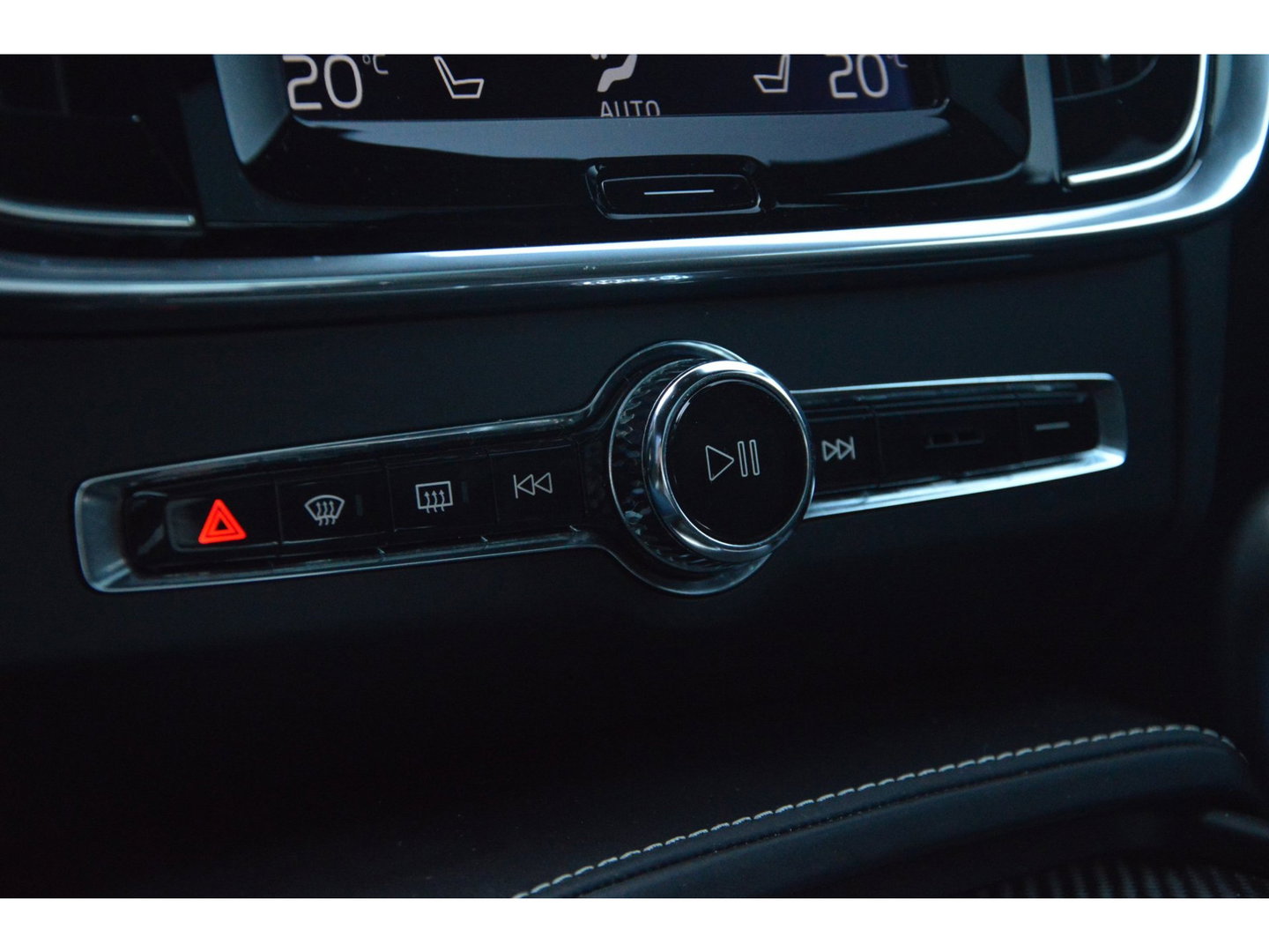 Volvo V90 T5 R-Design | Panormadak | Head-Up Display | Trekhaak | Stoelverwarming | Camera | Adaptive Cruise |