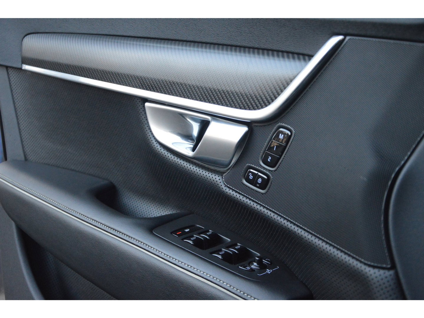 Volvo V90 T5 R-Design | Panormadak | Head-Up Display | Trekhaak | Stoelverwarming | Camera | Adaptive Cruise |