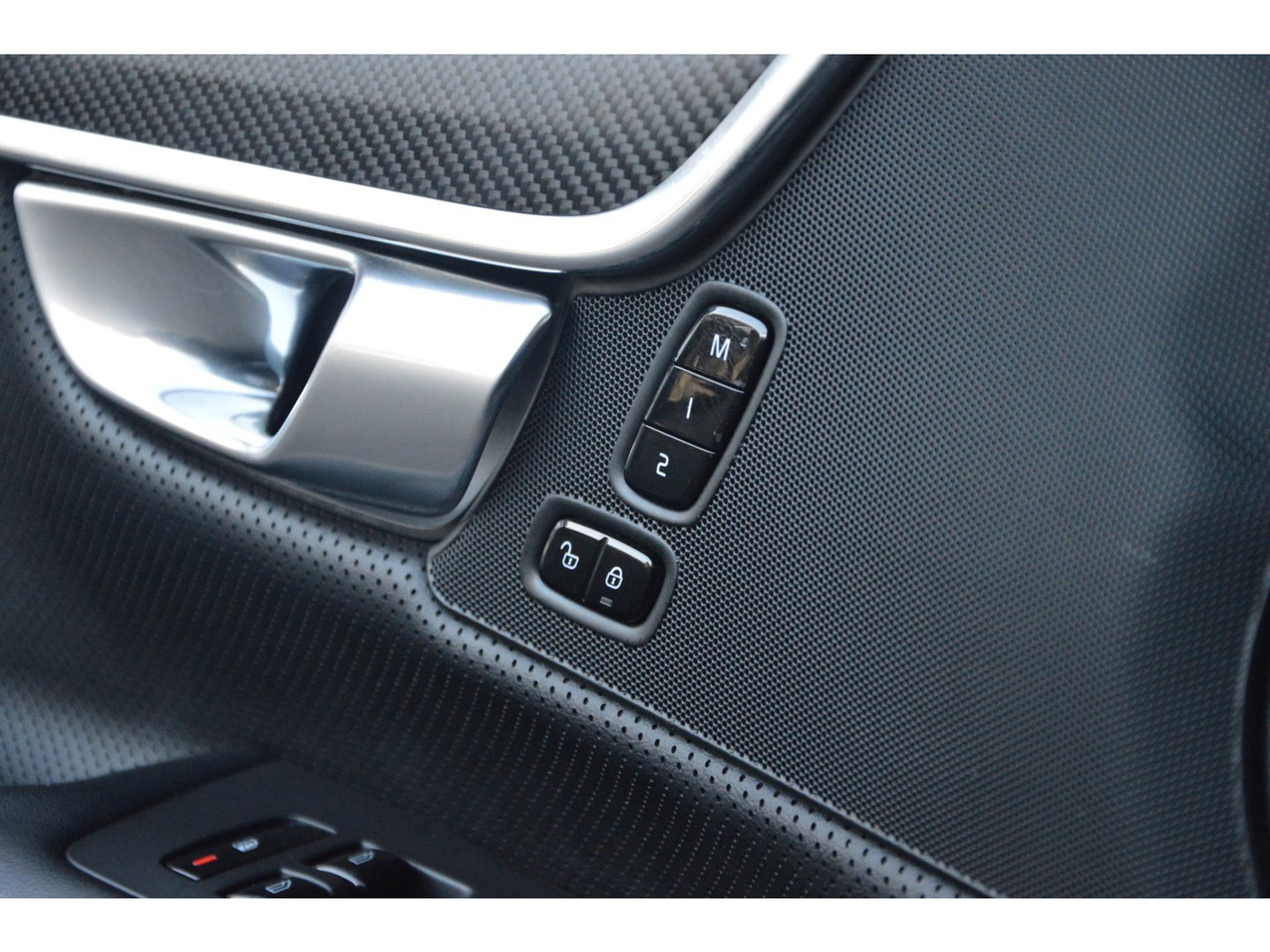 Volvo V90 T5 R-Design | Panormadak | Head-Up Display | Trekhaak | Stoelverwarming | Camera | Adaptive Cruise |