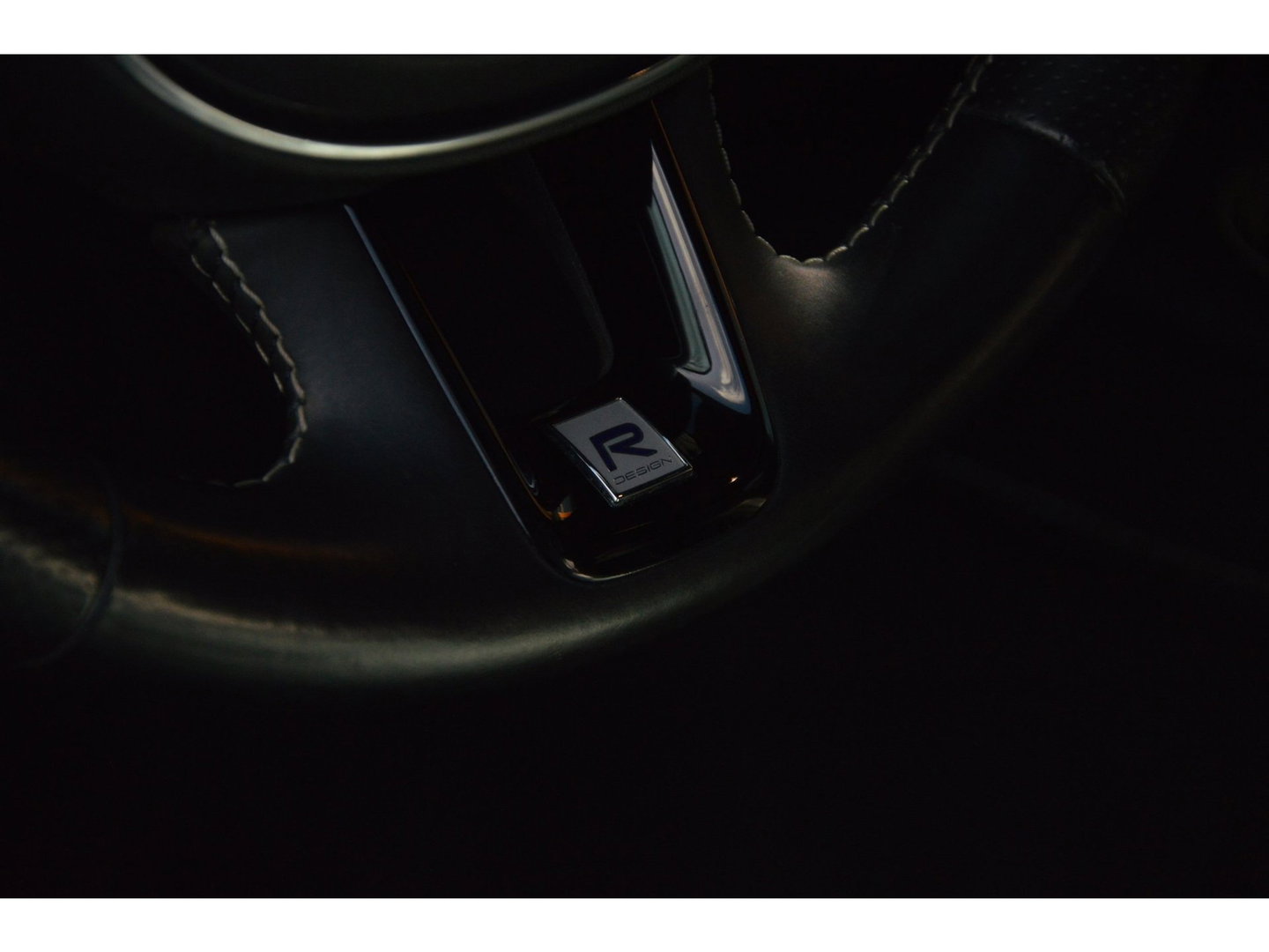 Volvo V90 T5 R-Design | Panormadak | Head-Up Display | Trekhaak | Stoelverwarming | Camera | Adaptive Cruise |