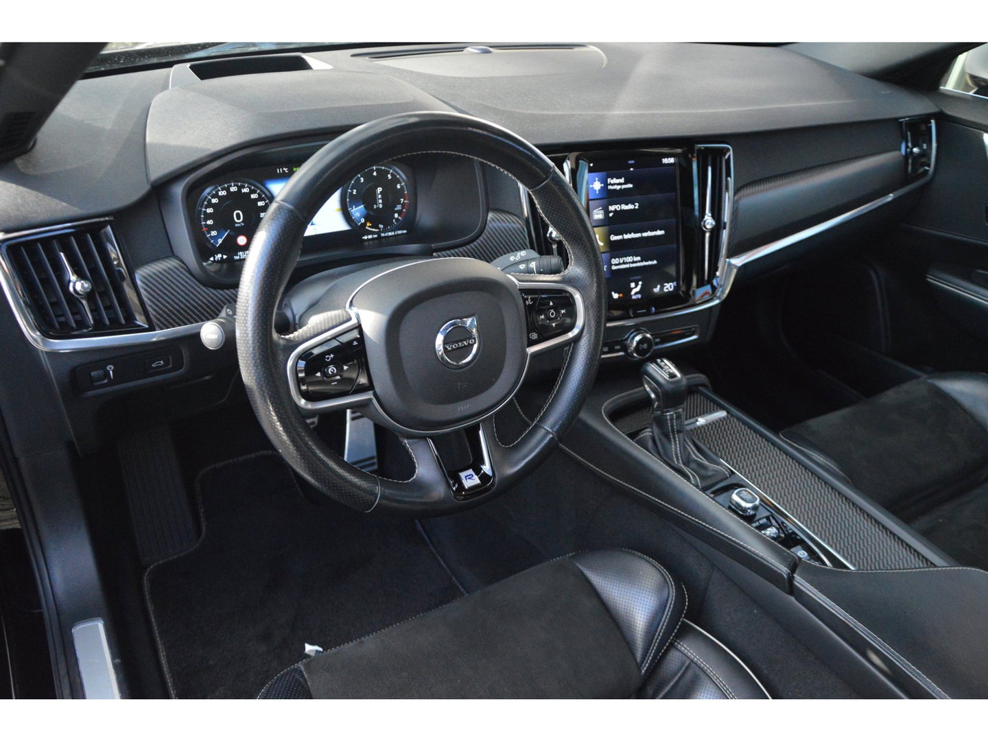 Volvo V90 T5 R-Design | Panormadak | Head-Up Display | Trekhaak | Stoelverwarming | Camera | Adaptive Cruise |