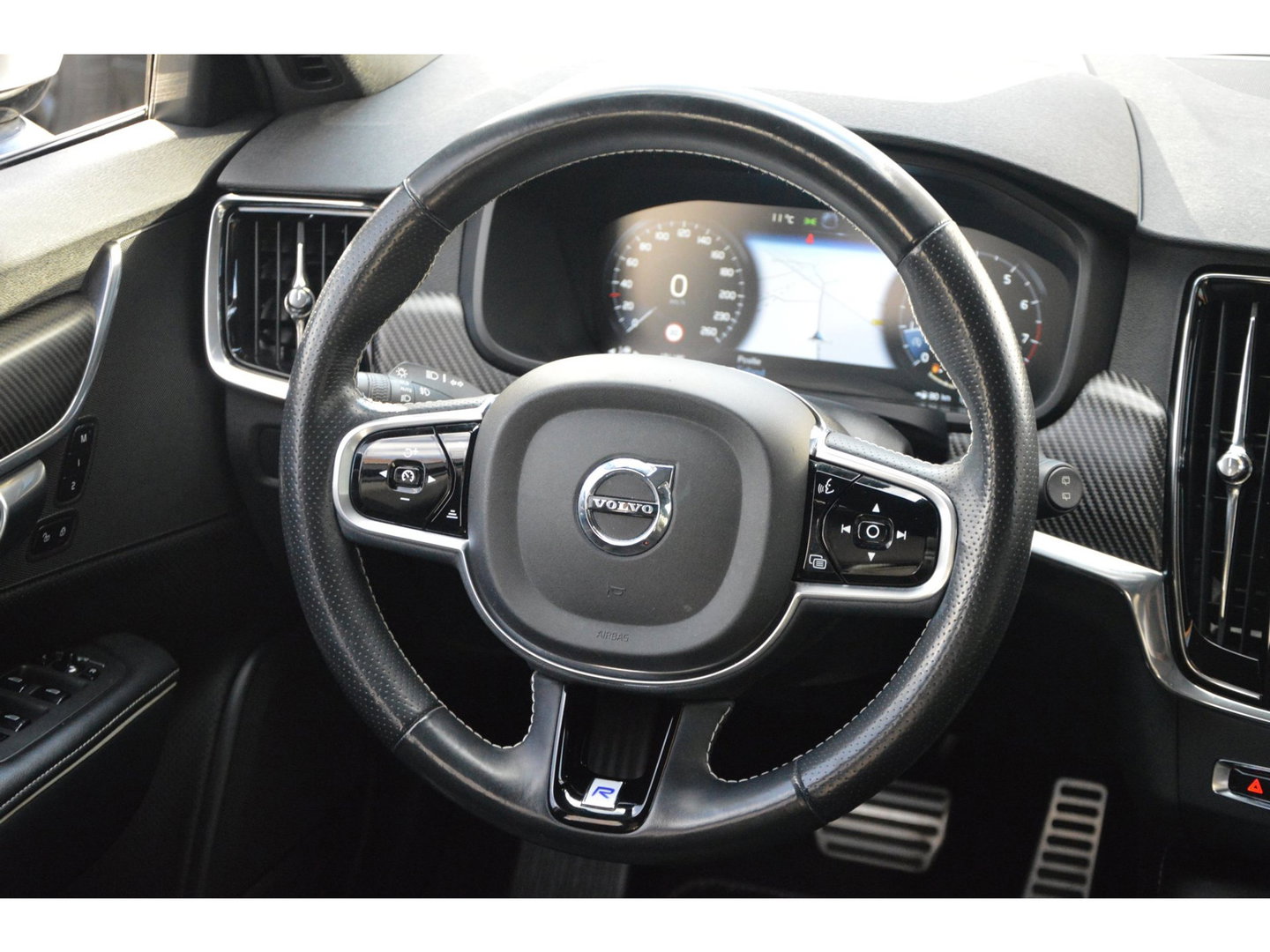 Volvo V90 T5 R-Design | Panormadak | Head-Up Display | Trekhaak | Stoelverwarming | Camera | Adaptive Cruise |