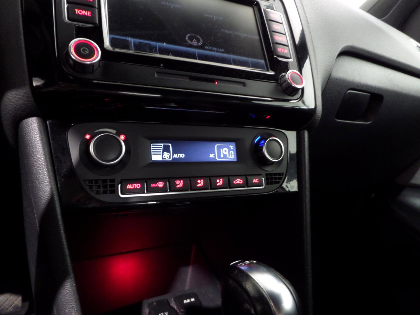 Volkswagen Polo 1.4 TSI BlueGT "Origineel NL!" Automaat! Garantie Navigatie Bluetooth Leer-Alcantara 17"Velgen Parkeersensoren