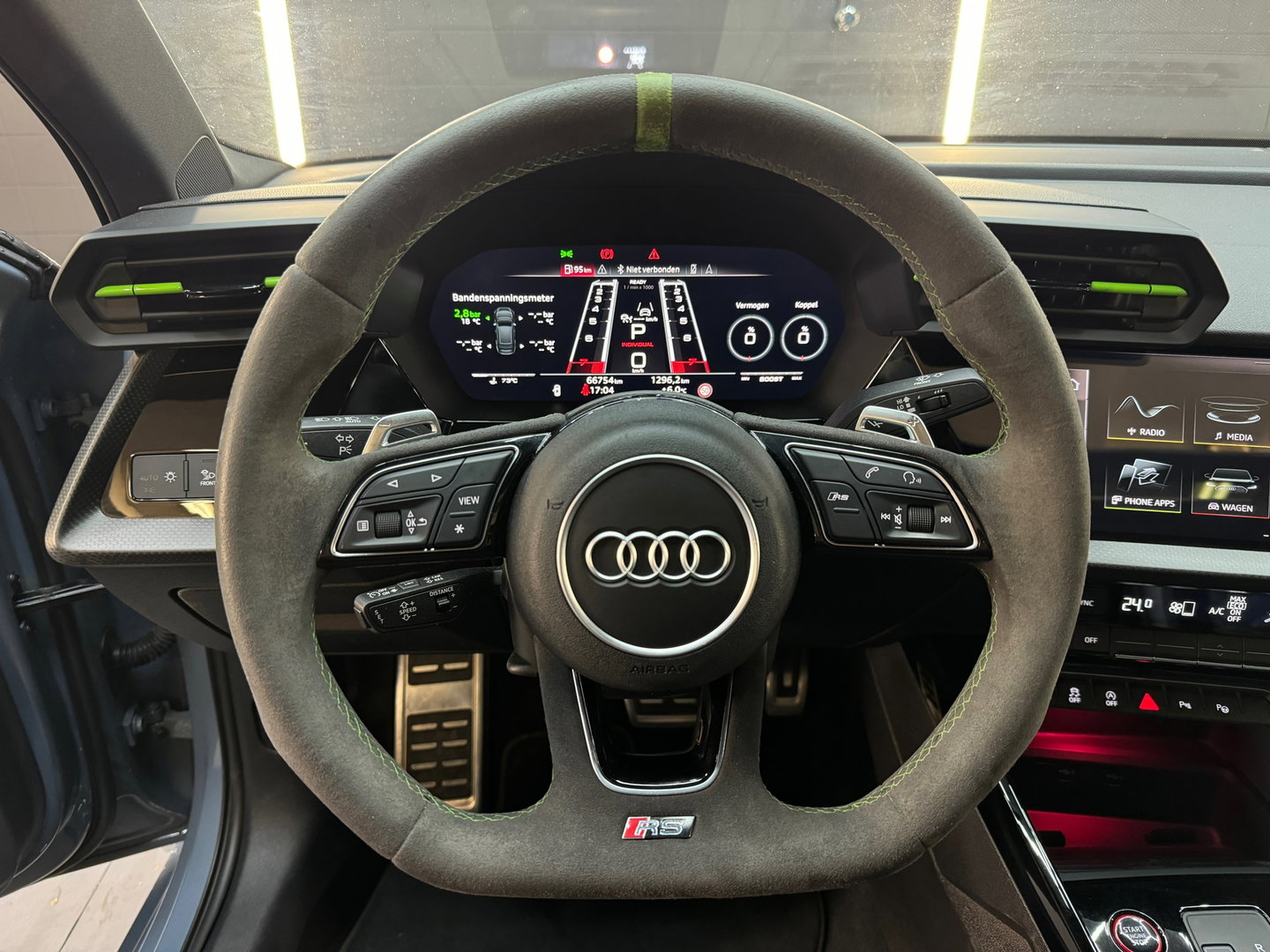 Audi RS3 Limousine 2.5 TFSI quattro Pano|Ceramic|HuD|B&O|Key