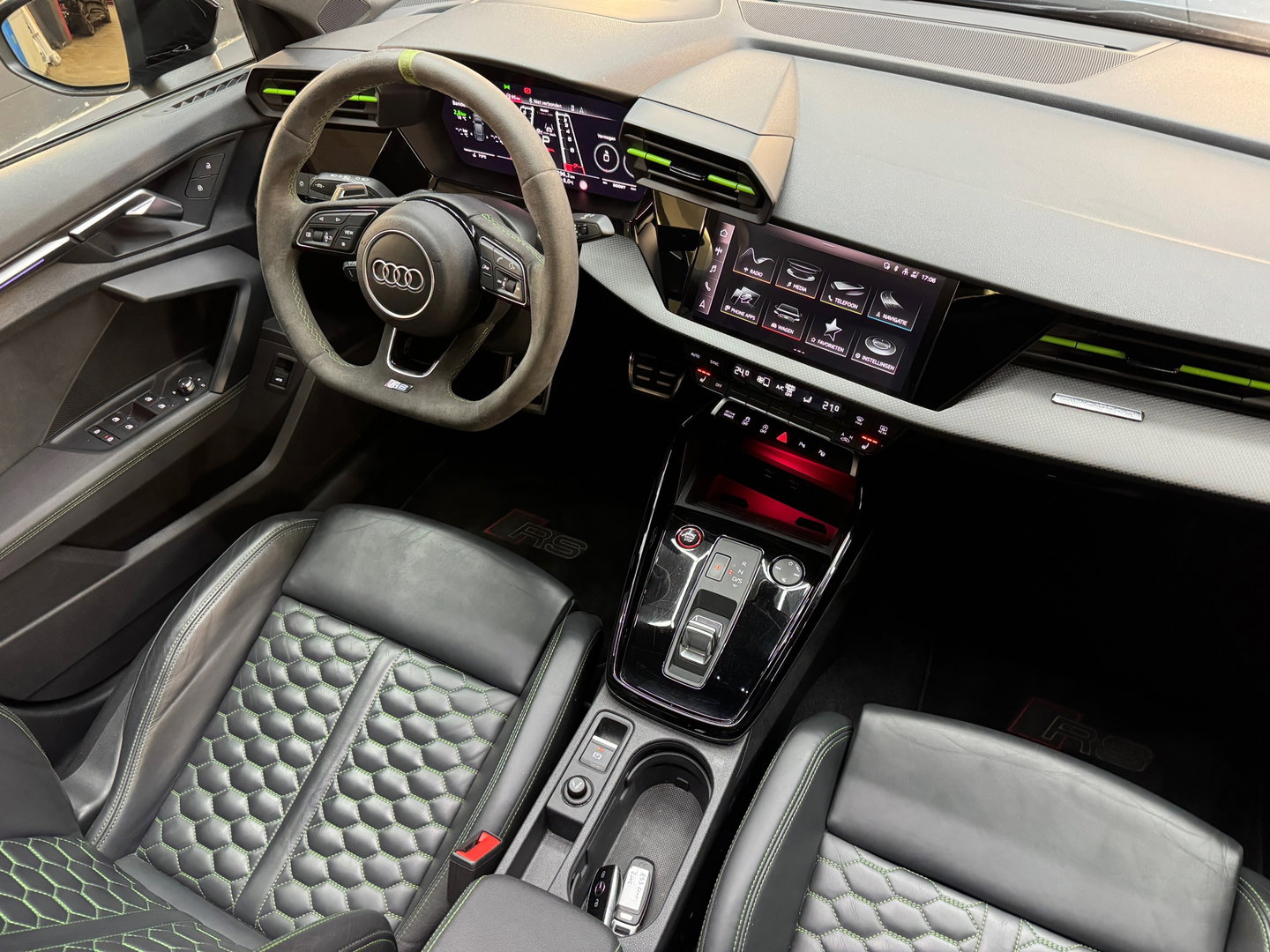 Audi RS3 Limousine 2.5 TFSI quattro Pano|Ceramic|HuD|B&O|Key