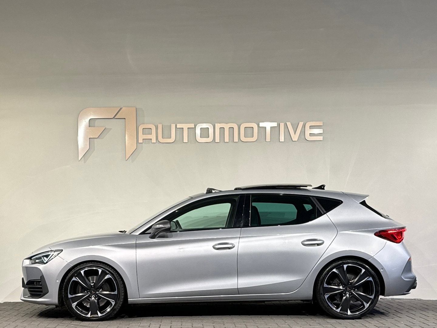 CUPRA Leon 2.0 TSI VZ 300PK Pano|Memory|Sfeer|Keyless|Beats