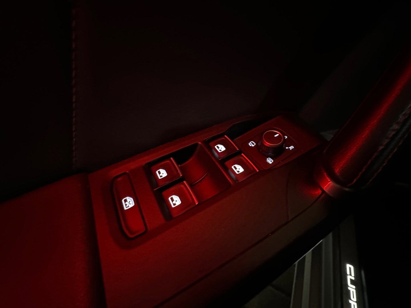 CUPRA Leon 2.0 TSI VZ 300PK Pano|Memory|Sfeer|Keyless|Beats