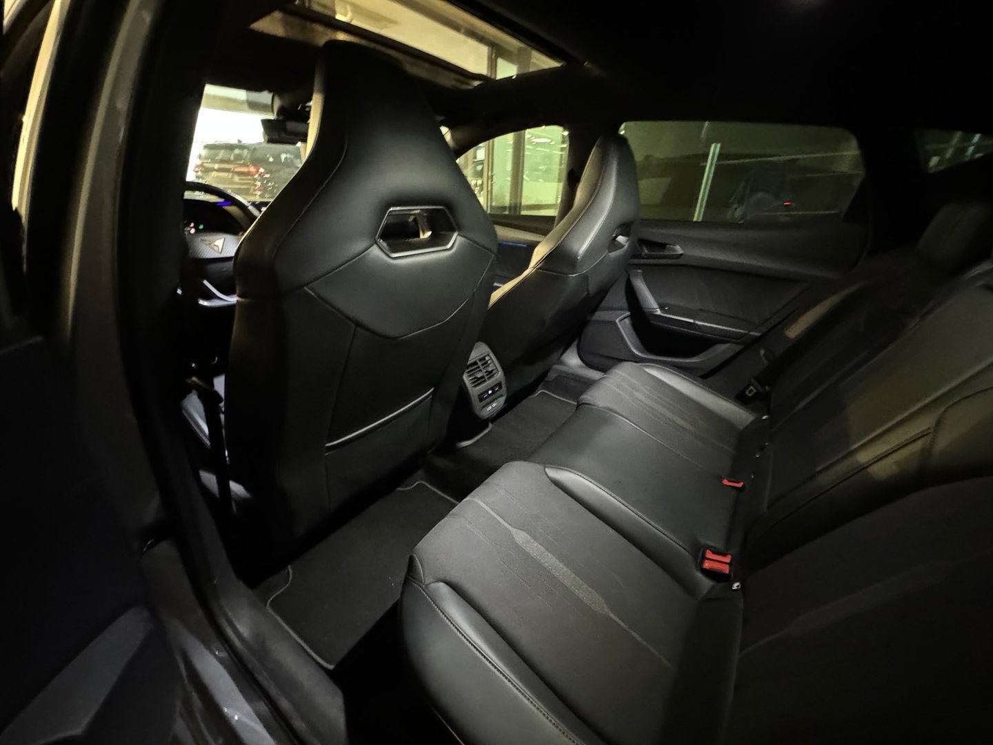 CUPRA Leon 2.0 TSI VZ 300PK Pano|Memory|Sfeer|Keyless|Beats