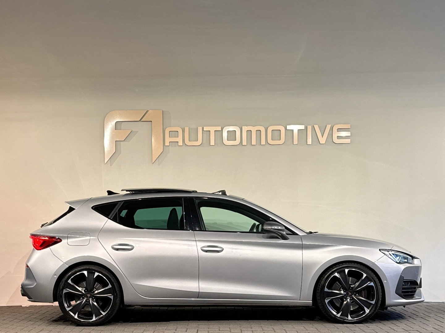 CUPRA Leon 2.0 TSI VZ 300PK Pano|Memory|Sfeer|Keyless|Beats