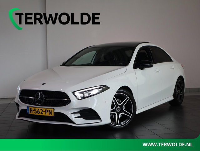 Mercedes-Benz A-Klasse - 200 Business Solution AMG | Panoramadak | Night Pakket | Trekhaak |