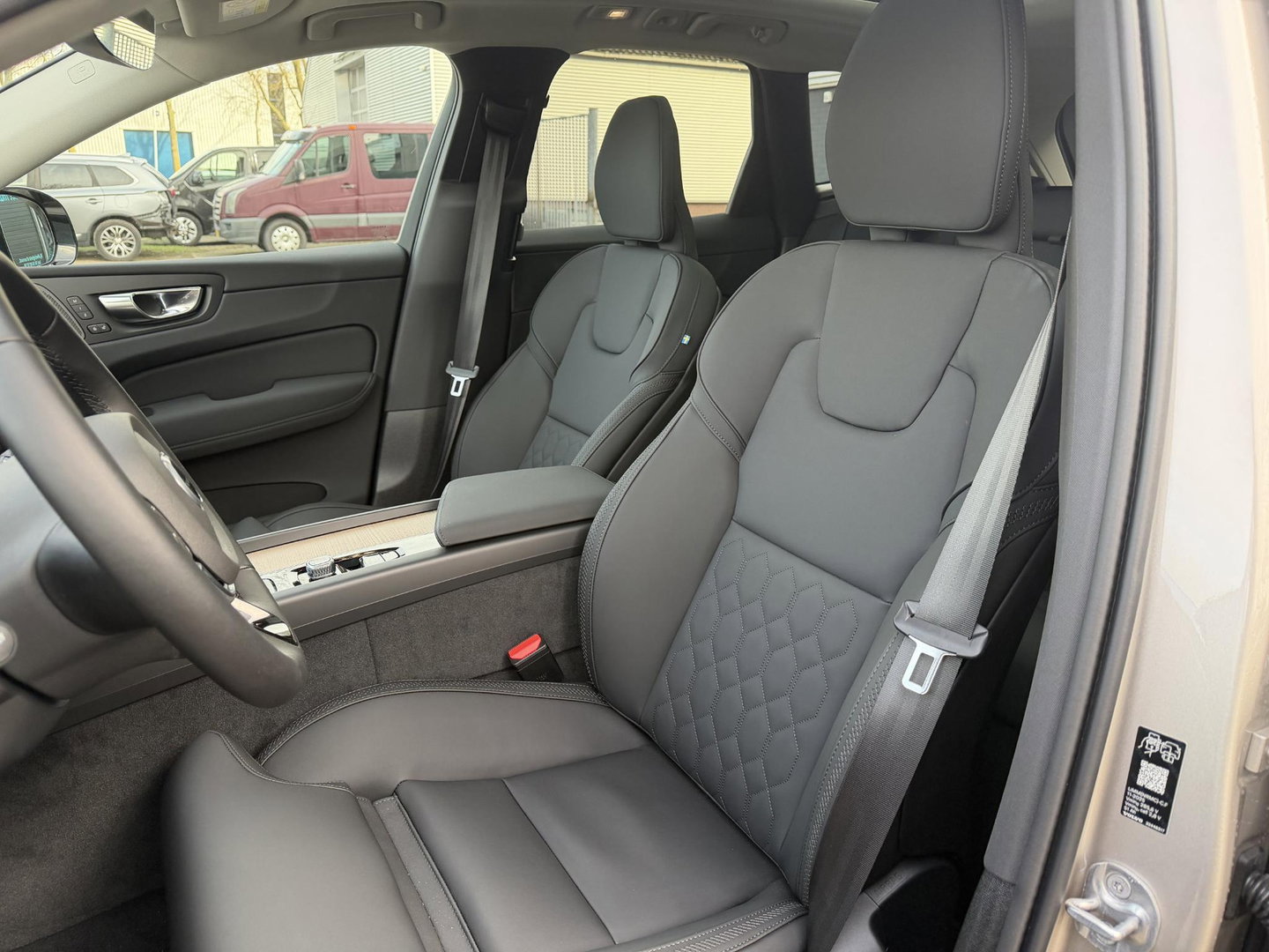 Volvo XC60 2.0 T8 Plug-in hybrid AWD Plus Dark Trekhaak l 360 l 455PK