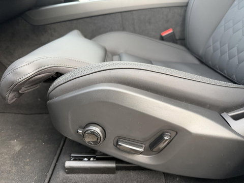 Volvo XC60 2.0 T8 Plug-in hybrid AWD Plus Dark Trekhaak l 360 l 455PK