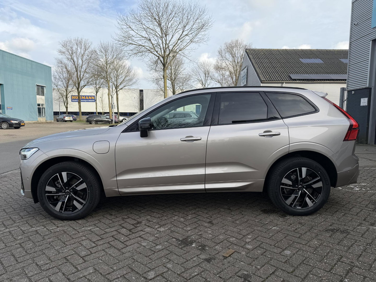 Volvo XC60 2.0 T8 Plug-in hybrid AWD Plus Dark Trekhaak l 360 l 455PK