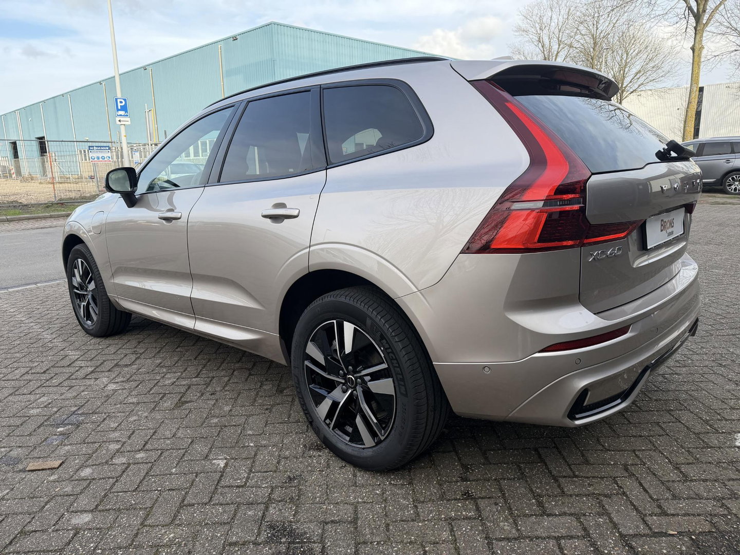 Volvo XC60 2.0 T8 Plug-in hybrid AWD Plus Dark Trekhaak l 360 l 455PK