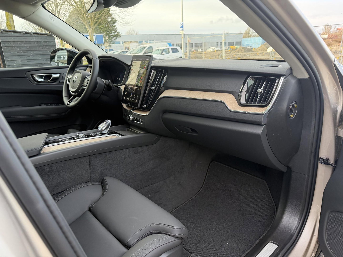 Volvo XC60 2.0 T8 Plug-in hybrid AWD Plus Dark Trekhaak l 360 l 455PK