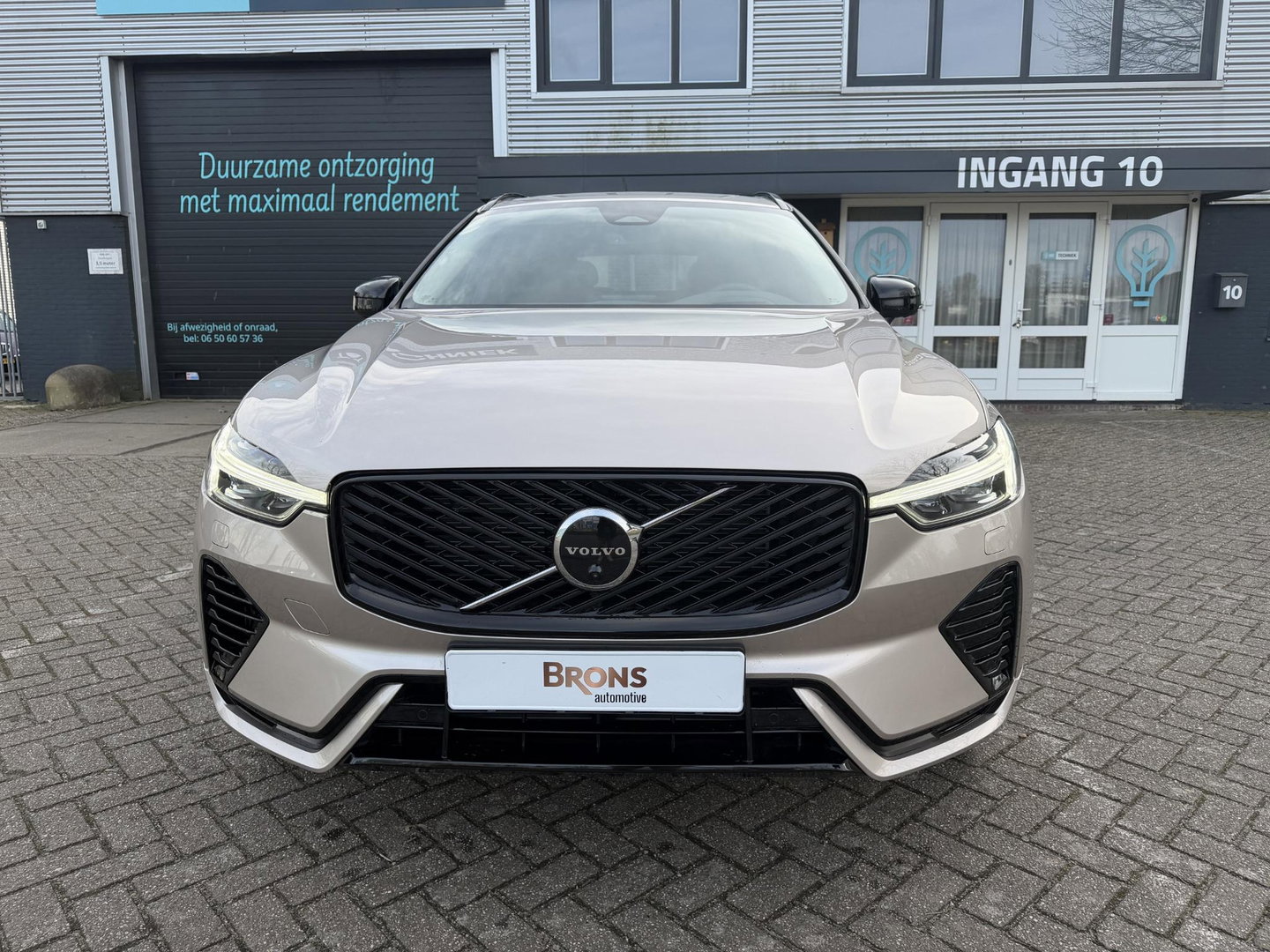 Volvo XC60 2.0 T8 Plug-in hybrid AWD Plus Dark Trekhaak l 360 l 455PK