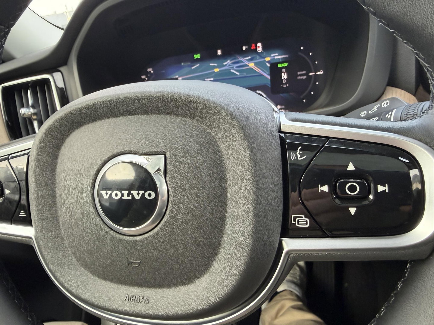 Volvo XC60 2.0 T8 Plug-in hybrid AWD Plus Dark Trekhaak l 360 l 455PK