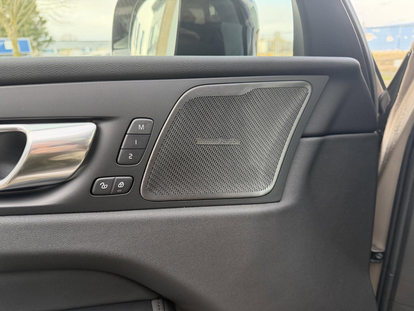 Volvo XC60 2.0 T8 Plug-in hybrid AWD Plus Dark Trekhaak l 360 l 455PK