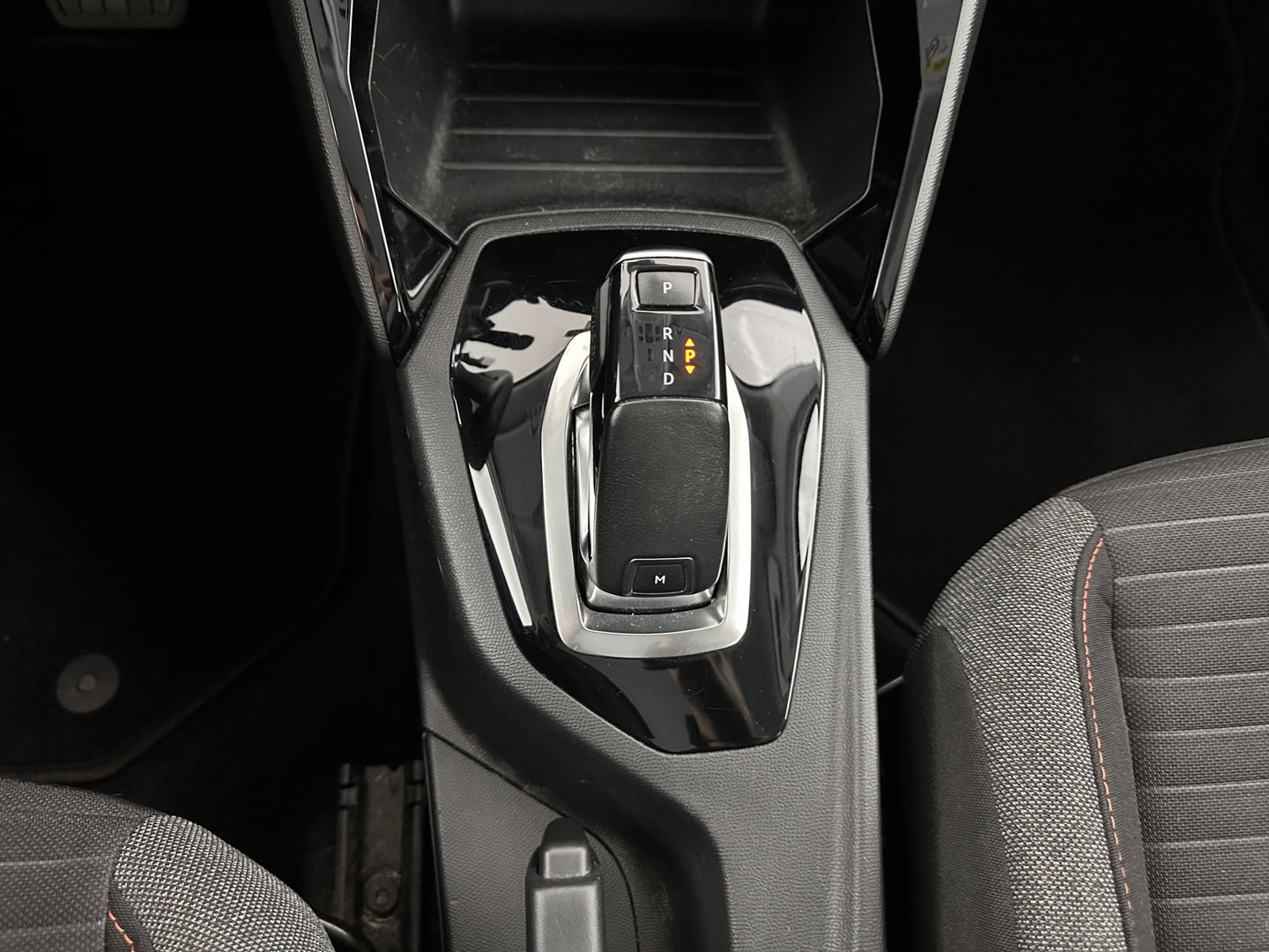 Peugeot 2008 1.2 PureTech Blue Lease Active Aut. *FULL-LED | NAVI-FULLMAP | DIGI-COCKPIT | HEATED-SPORTSEATS | CAMERA | SHIFT-PADDLES | ECC | PDC | CRUISE | CARPLAY  | TOWBAR | 16"ALU*