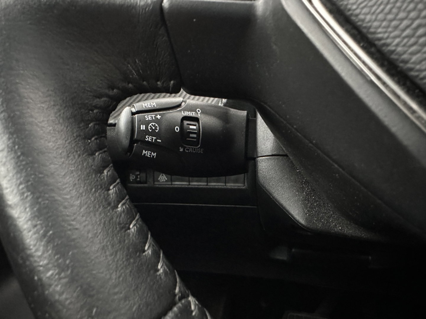 Peugeot 2008 1.2 PureTech Blue Lease Active Aut. *FULL-LED | NAVI-FULLMAP | DIGI-COCKPIT | HEATED-SPORTSEATS | CAMERA | SHIFT-PADDLES | ECC | PDC | CRUISE | CARPLAY  | TOWBAR | 16"ALU*